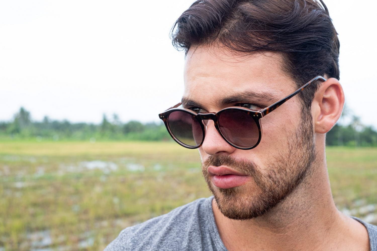 GKO-UZUY - MENORCA - Gafas de Sol Marron Carey Cristal Degradado Montura Fina MODELO 1